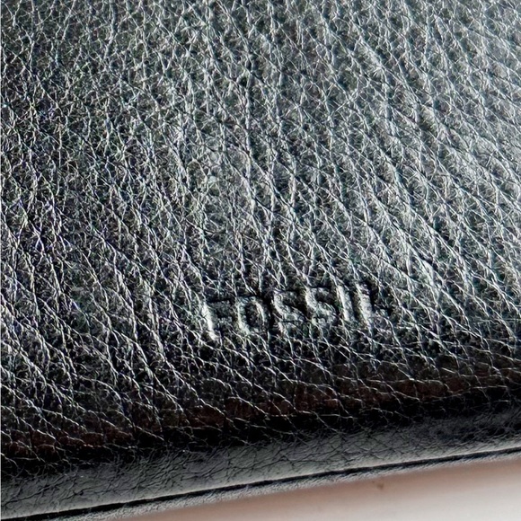 Fossil full sized leather zippered wallet - Picture 4 of 6